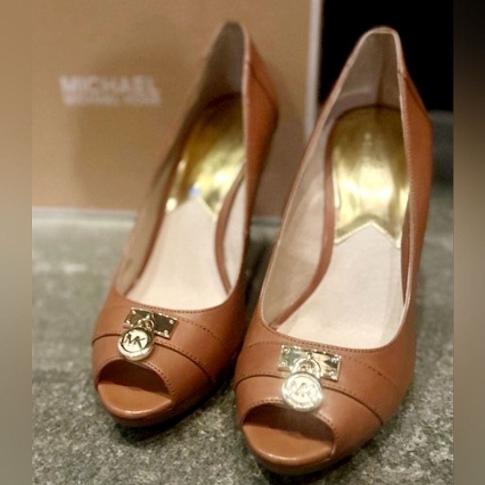 NEW Michael Kors MK Hamilton Tan Light Brown Peep Open Toe Wedge Heels Pump 10